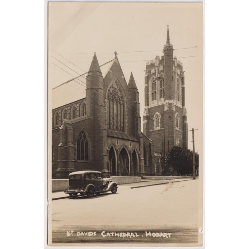 (BB1368) TASMANIA · 1920s: unused real photo card by an unidentified photographer with a view of ST. DAVIDS CATHEDRAL, HOBART from Murray Street · fine condition