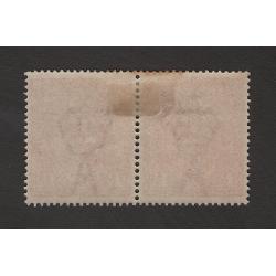 (BB15152) AUSTRALIA · 1924: mint pair of 1½d scarlet KGV defins, the left unit with NO TOP TO CROWN variety BW 89(23)t · several perf tips have light toning so please view the largest images · c.v. AU$50 (2 images)