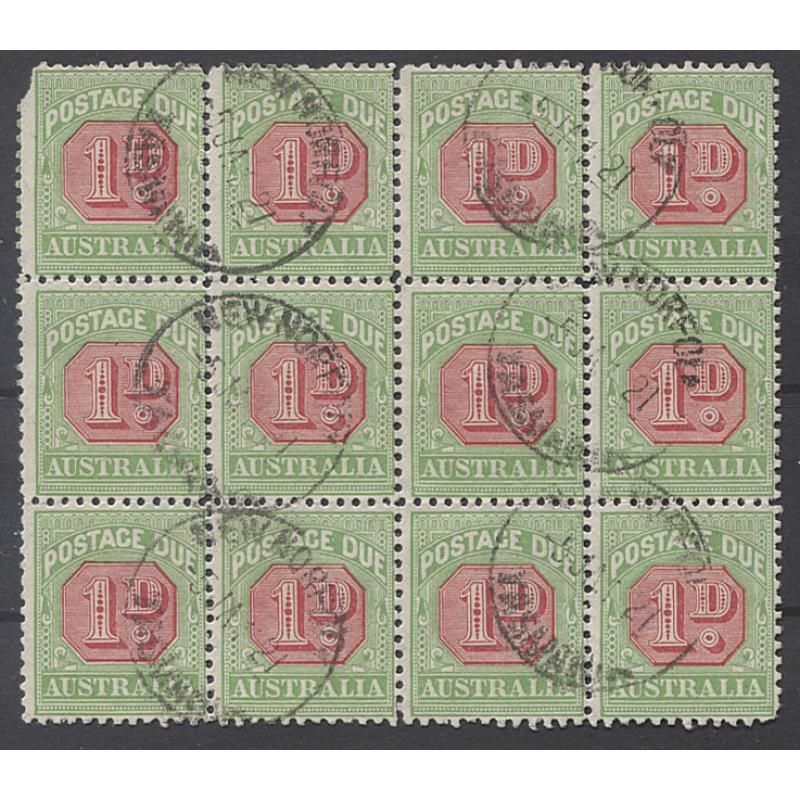 (EE1522) AUSTRALIA · 1914: block of 12x 1d rosine & bright apple-green P/Dues (perf.11) SG D78 · total c.v, approx. £50 minus the faulty stamp · nice multiple (12)