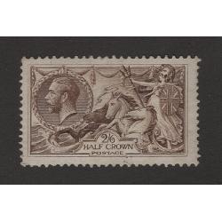 (MP1512) GREAT BRITAIN · 1918: fresh mint 2/6d pale brown Seahorses (B.W. ptg.) SG 415 · some minor grey-blue ink spots in base margin o/wise in fine condition · c.v. £175 (2 images)