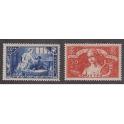 (QQ1437) FRANCE · 1935: M/MLH Intellectuals Fund duo Scot #B42/43 - excellent condition (see both largest images) - c.v. £125  (2)