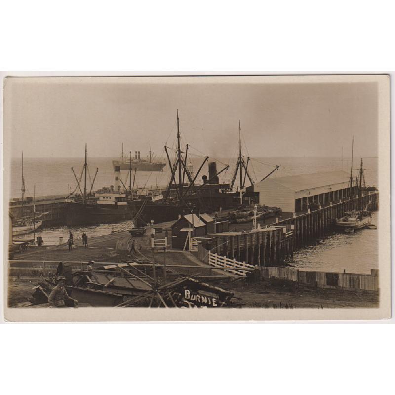 (SS1152) TASMANIA ·  c.1920: unused real photo card by Ernest Winter with a view of the wharves and shipping at BURNIE · VF condition