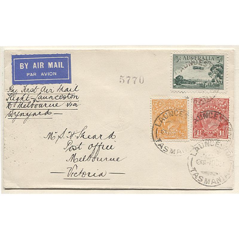 (TY10063) AUSTRALIA · TASMANIA · 1934 (Oct 1st): cover carried on 1st LAUNCESTON to MELBOURNE air mail flight  by Holyman Airways AAMC #423 · arrival b/s · nice condition · "via Wynyard" endorsement error made by the sender · c.v. AU$80