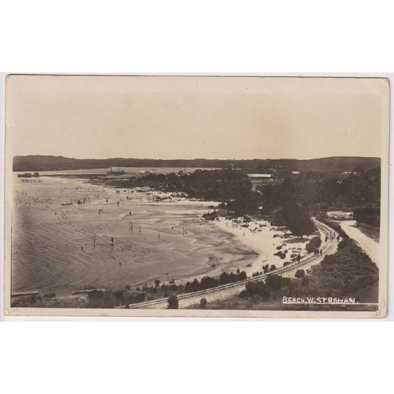 (TY1121) TASMANIA ·  c.1920: unused real photo card with a view of the BEACH, WEST STRAHAN in excellent to fine condition ......look at the number of bathers!!