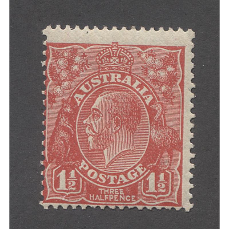 (UU1536) AUSTRALIA · 1927: MNH 1½d red KGV (SM Wmk · perf.13½x12½) · SCRATCHED PLATE variety ACSC 92(1)f · o/c otherwise in fine condition · c.v. $50 · $5 STARTER!! (2 images)