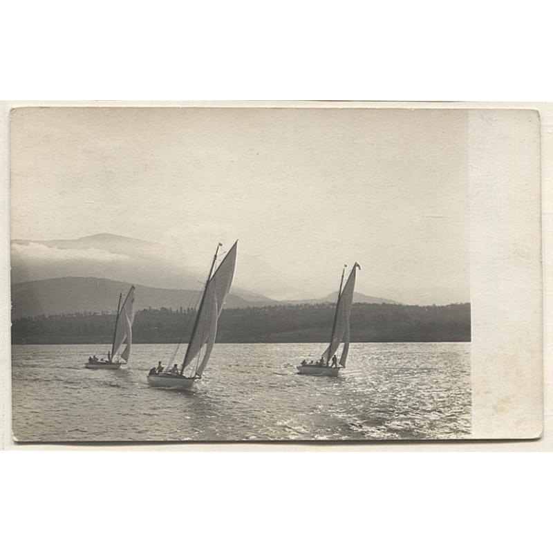 (VV15013) TASMANIA · 1920s: unused real photo card by Beattie Studios with a view of yachts racing on the DERWENT RIVER near Bellerive · excellent condition