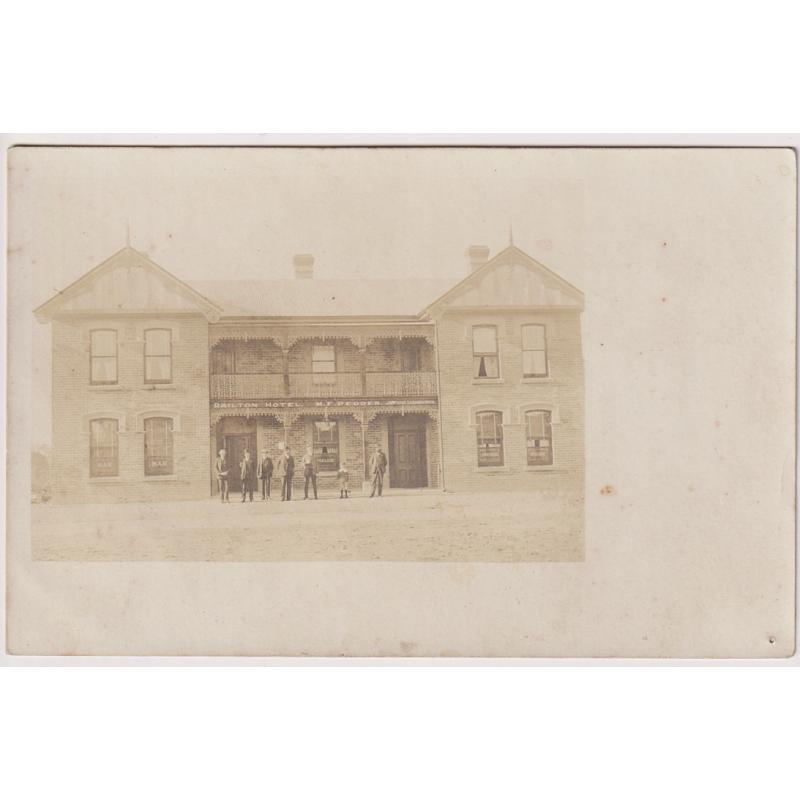 (WS1239) TASMANIA · c.1910: unused real photo card w/view of M.F. Pedder's RAILTON HOTEL · "C.R. Maynard, Photo, Railton" rubber stamp on verso · print is a little over-exposed · overall condition is excellent (2 images)