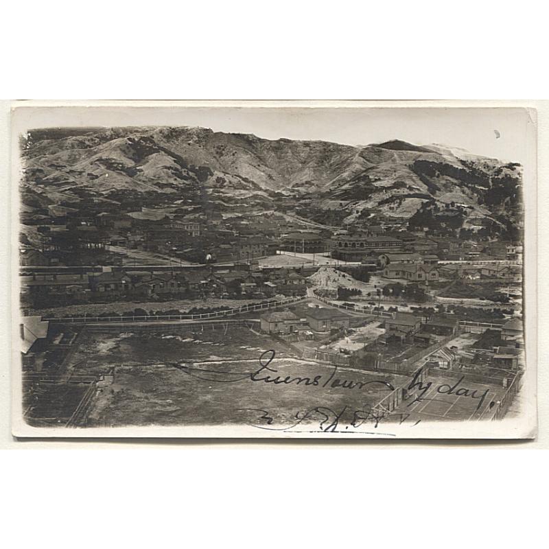 (WS15010) TASMANIA · c.1930: unused real photo card with view captioned QUEENSTOWN BY DAY · photographer not cited · excellent condition