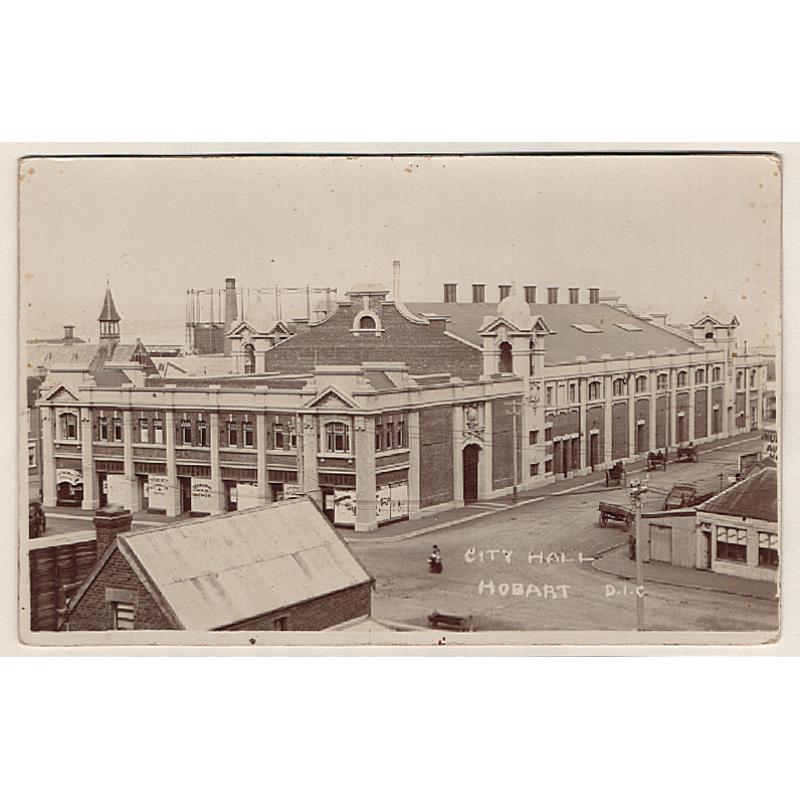 (WW15055) TASMANIA · c.1915: unused card by D.I.C. (Fellowes) w/view CITY HALL HOBART · some sloiling on verso · nice appearance from business side · see full description