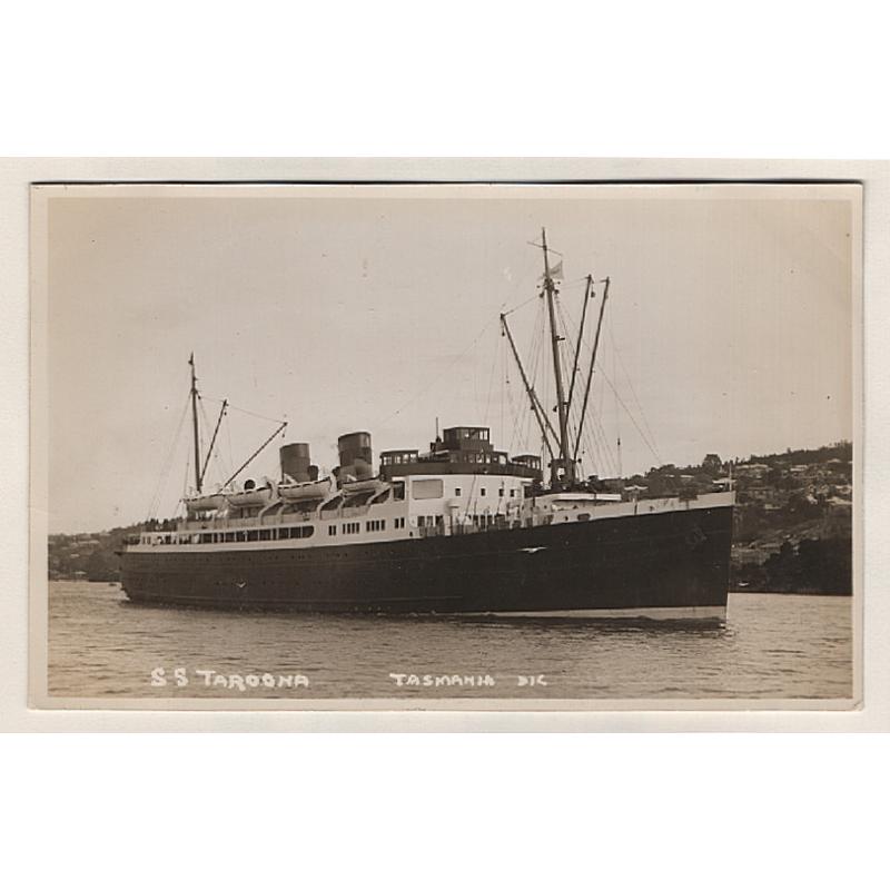(WW15071) TASMANIA · 1930s: unused real photo card by D.I.C. (W. Fellowes) w/view of the SS "TAROONA" on the Tamar River · fine condition