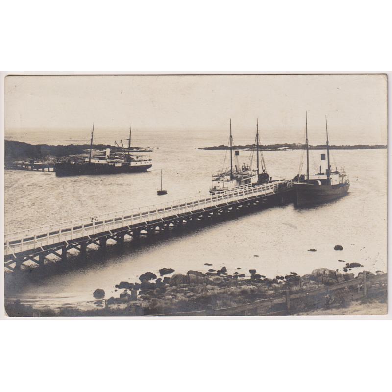 (WW1511) TASMANIA  1911: real photo card w/view of shipping docked in CURRIE HARBOUR, KING ISLAND · mailed from there with 1d Pictorial franking · excellent condition